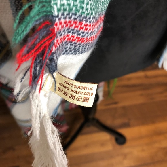 Multi Plaid Flannel Blanket Scarf Red Green Blue 100% Acrylic - Picture 5 of 11